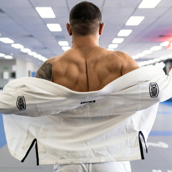 Hooks Core BJJ GI - White includes White Belt