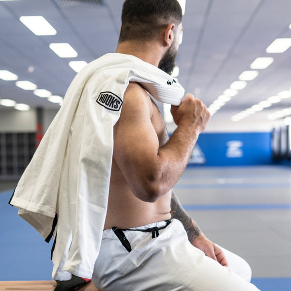 Hooks Core BJJ GI - White includes White Belt